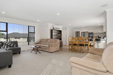 Photo of property in 110 Omokoroa Road, Omokoroa, 3114