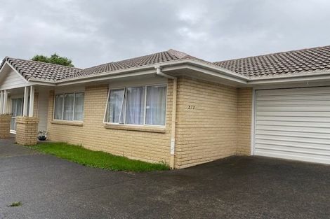 Photo of property in 2/7 Bernie Edwards Place, Botany Downs, Auckland, 2010