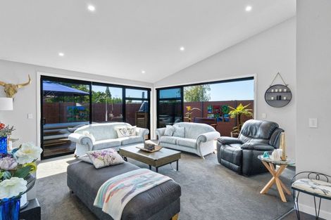 Photo of property in 7 Phoenix Palms Grove, Levin, 5510