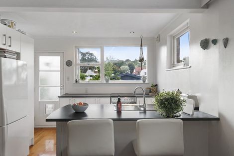 Photo of property in 4/20 Penning Road, Castor Bay, Auckland, 0620