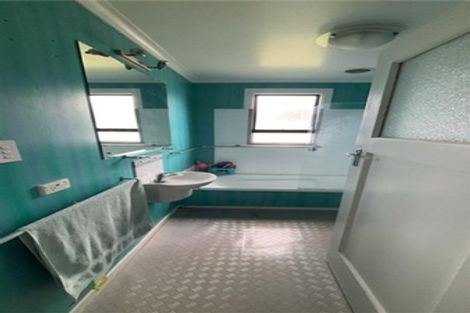Photo of property in 28 Breakwater Road, Moturoa, New Plymouth, 4310