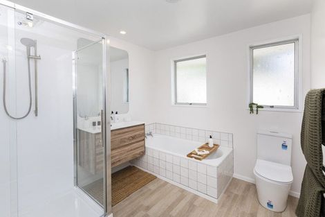 Photo of property in 2/21a Quinns Road, Shirley, Christchurch, 8013