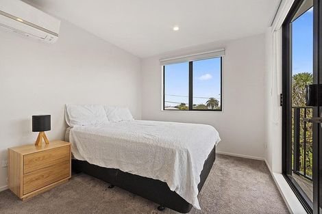 Photo of property in 4a Montmere Avenue, Te Atatu Peninsula, Auckland, 0610