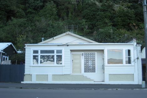 Photo of property in 213 Marine Parade, Seatoun, Wellington, 6022