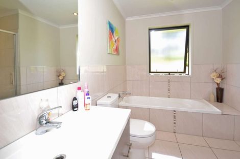 Photo of property in 10 Kotare Heights, Kerikeri, 0230