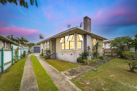 Photo of property in 33 Strid Road, Te Atatu South, Auckland, 0610