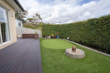 Photo of property in 17 Bintulu Place, Fairview Heights, Auckland, 0632