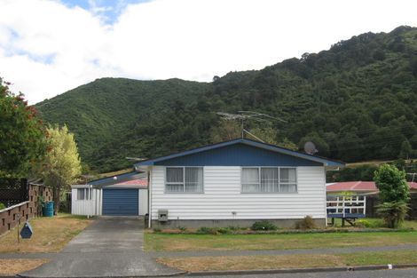 Photo of property in 7 Larchmont Grove, Totara Park, Upper Hutt, 5018