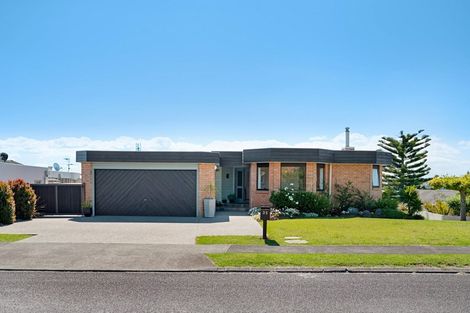 Photo of property in 35 William Bryan Drive, Half Moon Bay, Auckland, 2012