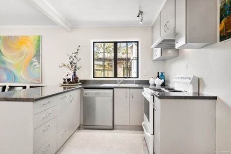 Photo of property in 11 James Evans Drive, Northcote, Auckland, 0627