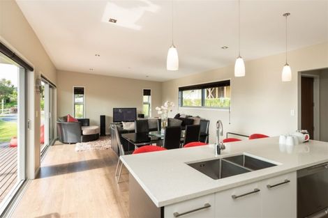 Photo of property in 11 Robertson Street, Russell, 0202