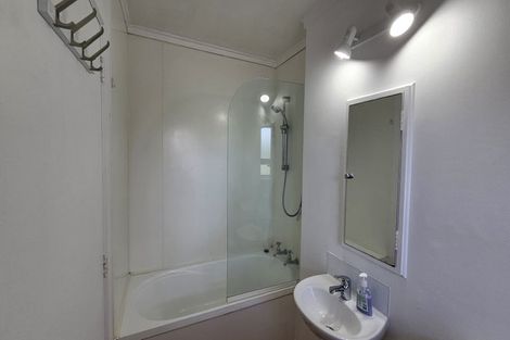 Photo of property in 4/52 Russell Terrace, Berhampore, Wellington, 6023