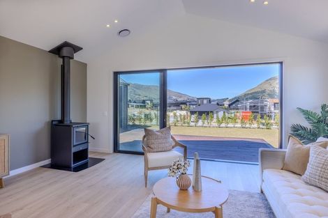 Photo of property in 3 Mason Street, Wanaka, 9305