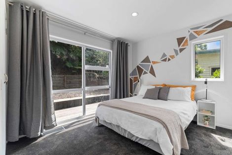 Photo of property in 1 Dorothy Road, Laingholm, Auckland, 0604