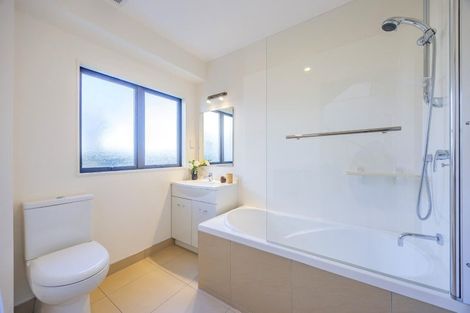 Photo of property in 13 Knightsbridge Drive, Forrest Hill, Auckland, 0620