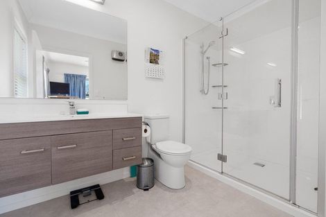 Photo of property in 10 Birdie Way, Martinborough, 5711