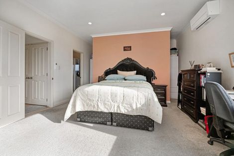 Photo of property in 31 Black Teal Close, Unsworth Heights, Auckland, 0632