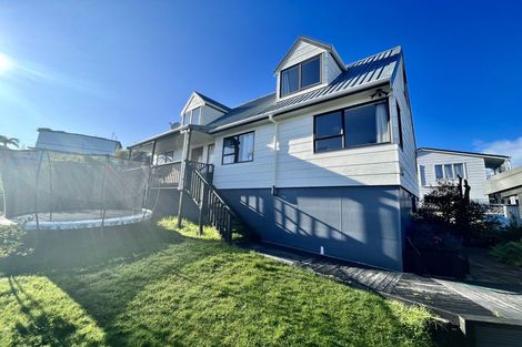 Photo of property in 2/8 Sunward Rise, Glenfield, Auckland, 0629