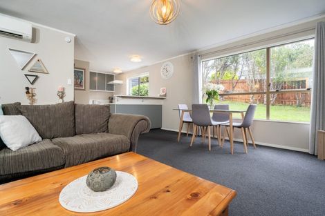 Photo of property in 2 Makatote Grove, Churton Park, Wellington, 6037