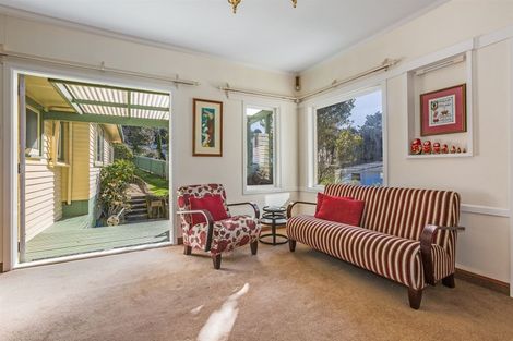 Photo of property in 323 Main Road, Tawa, Wellington, 5028