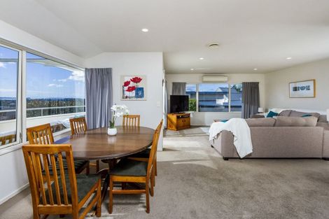 Photo of property in 3/133 Carlisle Road, Northcross, Auckland, 0632