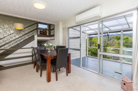 Photo of property in 2 Serenity Grove, Maoribank, Upper Hutt, 5018