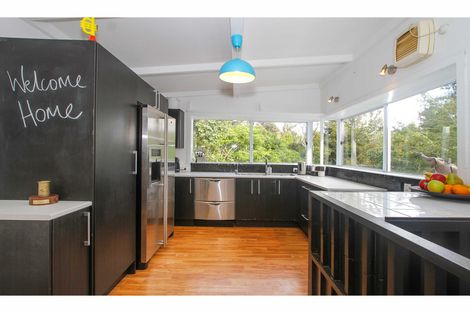 Photo of property in 120 Park Hill Road, Birkenhead, Auckland, 0626