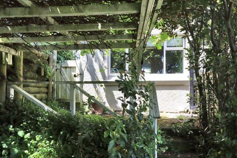 Photo of property in 140 The Ridgeway, Mornington, Wellington, 6021