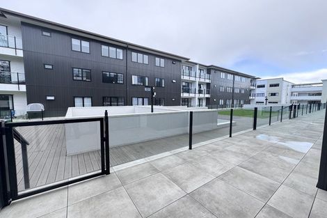 Photo of property in 2/11 Carlos Drive, Flat Bush, Auckland, 2016