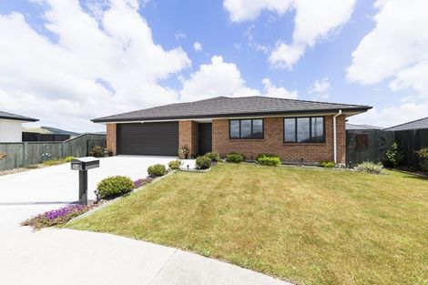 Photo of property in 34 Cyprus Place, Fitzherbert, Palmerston North, 4410