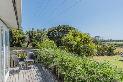 Photo of property in 1/237 Hepburn Road, Glendene, Auckland, 0602