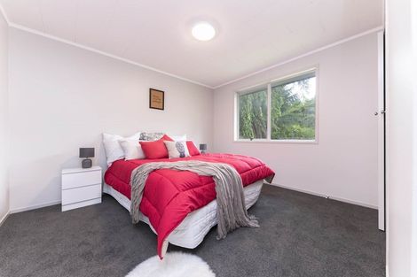 Photo of property in 35 Kemp Road, Massey, Auckland, 0614