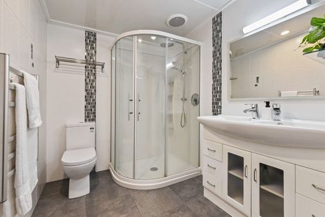 Photo of property in 11 Lake Domain Drive, Frankton, Hamilton, 3204