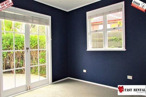 Photo of property in 16 Woodstock Road, Forrest Hill, Auckland, 0620