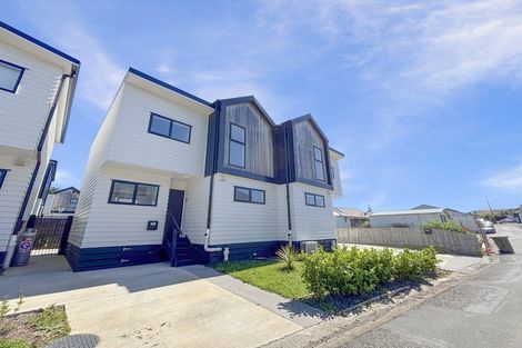 Photo of property in 5 Woodcarver Lane, Titahi Bay, 5022