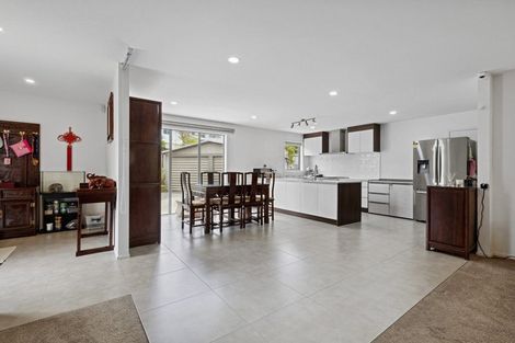 Photo of property in 3 Julia Place, Totara Vale, Auckland, 0629