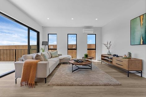 Photo of property in 27 Korowhiti Road, Clarks Beach, 2122