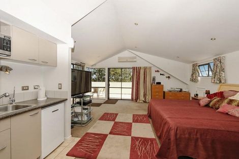 Photo of property in 2 Cyclarama Crescent, Massey, Auckland, 0614