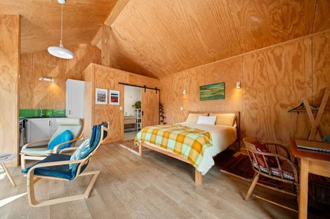 Photo of property in 8 Hawkins Drive, Martinborough, 5711