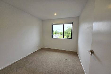 Photo of property in 5 Eileen Newey Place, Henderson, Auckland, 0612