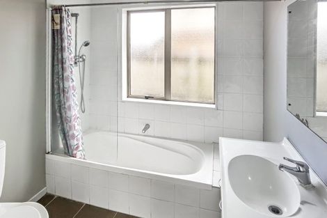 Photo of property in 111a Universal Drive, Henderson, Auckland, 0610