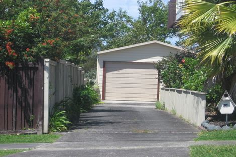 Photo of property in 2/44 Raleigh Road, Northcote, Auckland, 0627