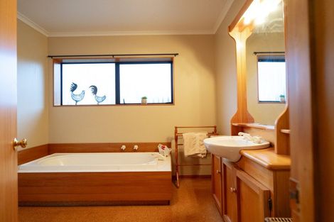 Photo of property in 1 Caccia Birch Lane, Hokowhitu, Palmerston North, 4410