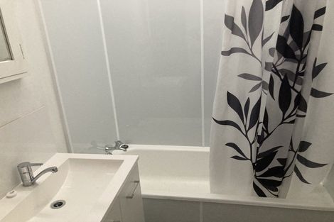 Photo of property in 3 Westmere Place, Takaro, Palmerston North, 4412