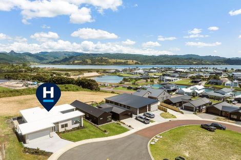 Photo of property in 16 Ian Hopper Way, Pauanui, 3579