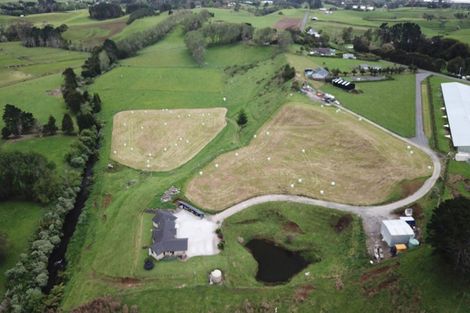 Photo of property in 326 Paraite Road, Paraite, New Plymouth, 4373