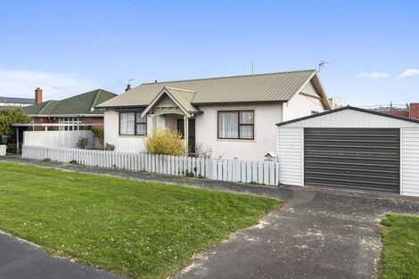 Photo of property in 60 Royal Crescent, Saint Kilda, Dunedin, 9012