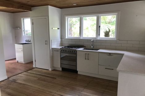 Photo of property in 802 West Coast Road, Oratia, Auckland, 0604