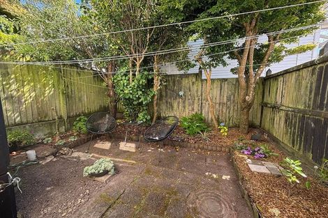 Photo of property in 24/10 Pitarua Street, Thorndon, Wellington, 6011