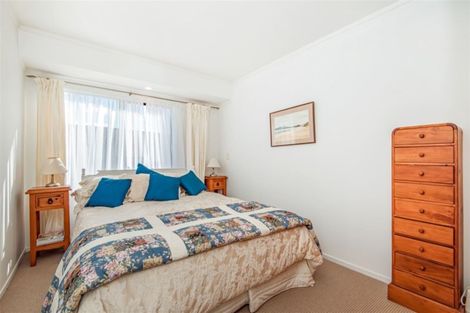 Photo of property in 3a Fraser Road, Narrow Neck, Auckland, 0624